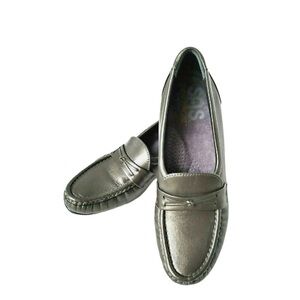 SAS women’s pewter leather loafer Size 6.5